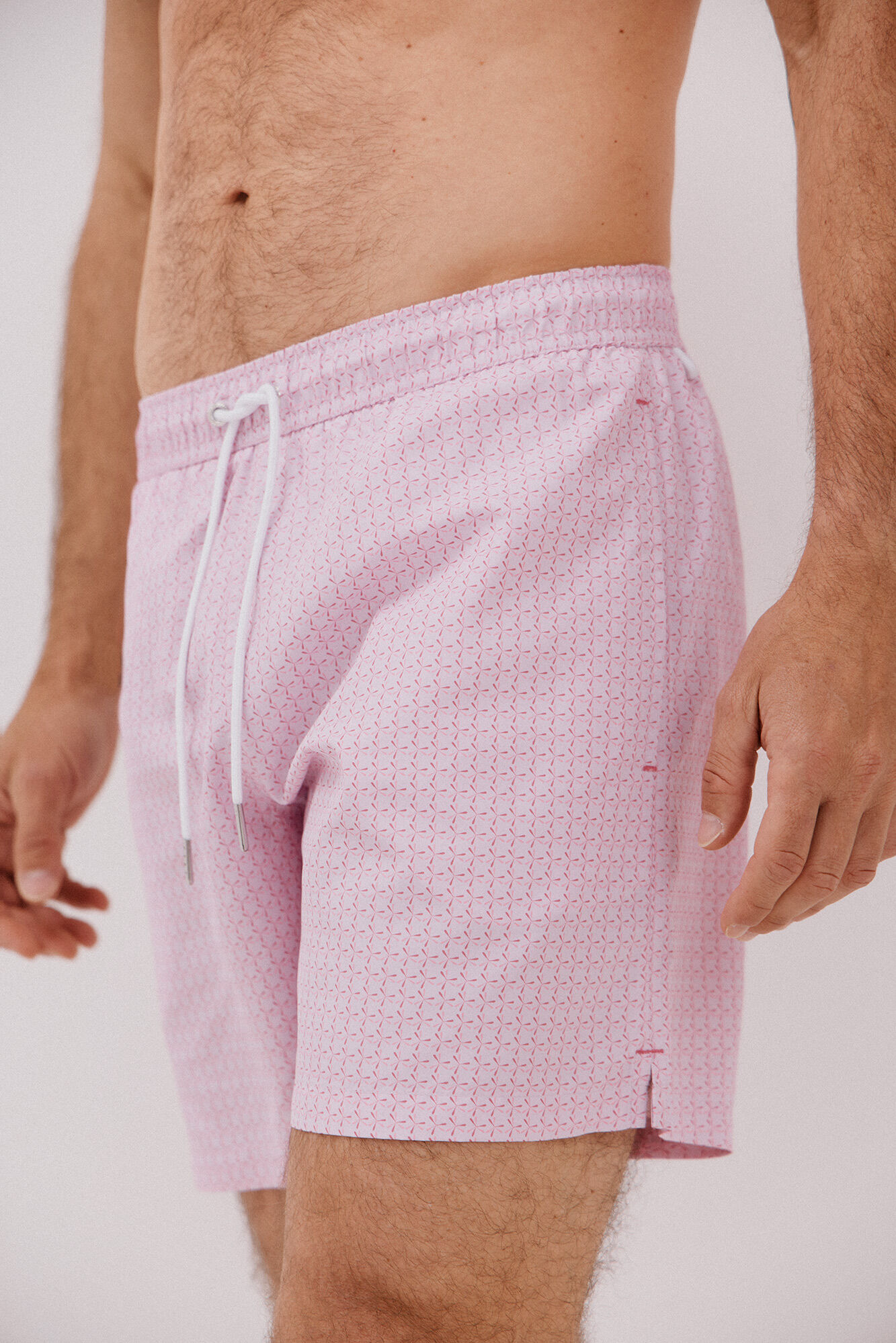 Cortefiel Ba&ntilde;ador estampado geom&eacute;trico aspas