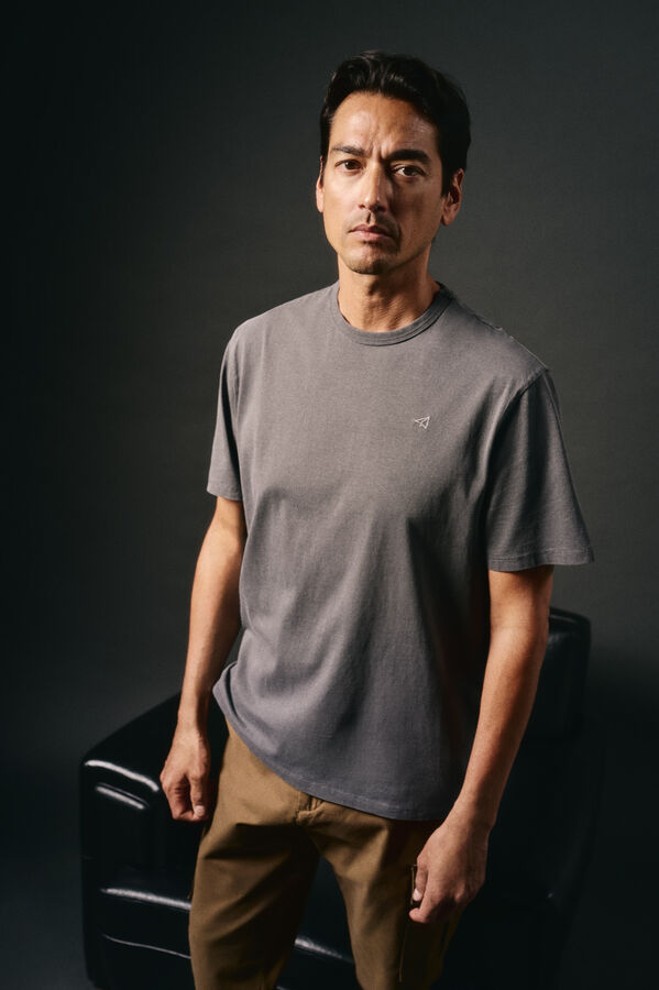 OOTO Camiseta b&aacute;sica con bordado avi&oacute;n Gris