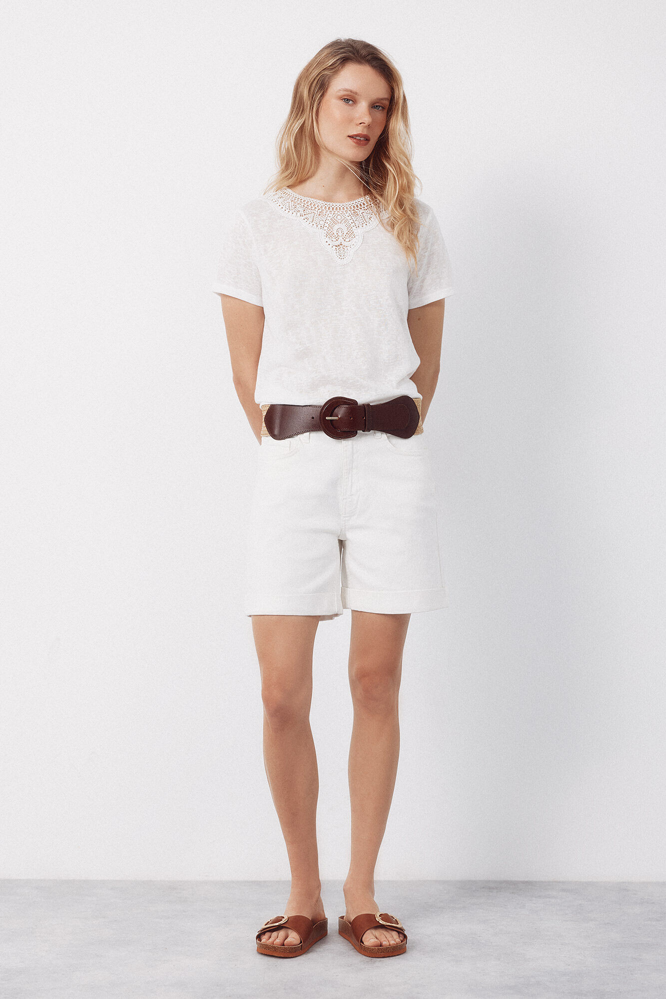 Cortefiel Playera con escote de guipur