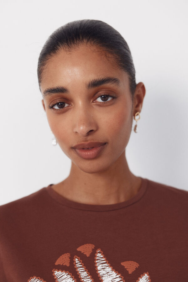 Cortefiel Playera estampada Marr&oacute;n