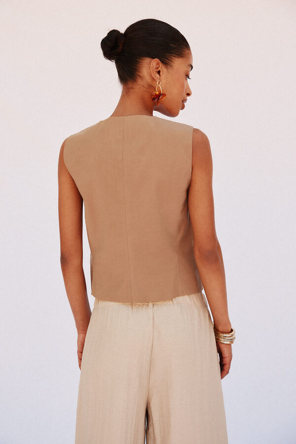 Cortefiel Chaleco de escote en pico Beige