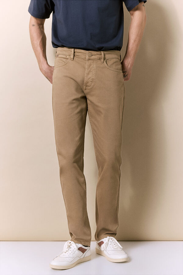 OOTO Pantal&oacute;n 5 bolsillos color slim Camel