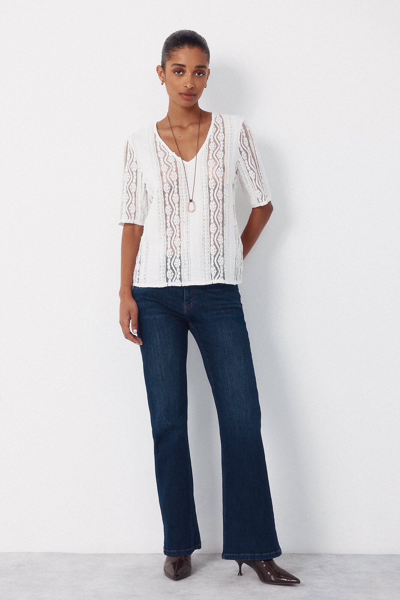 Cortefiel Top de encaje con escote en pico