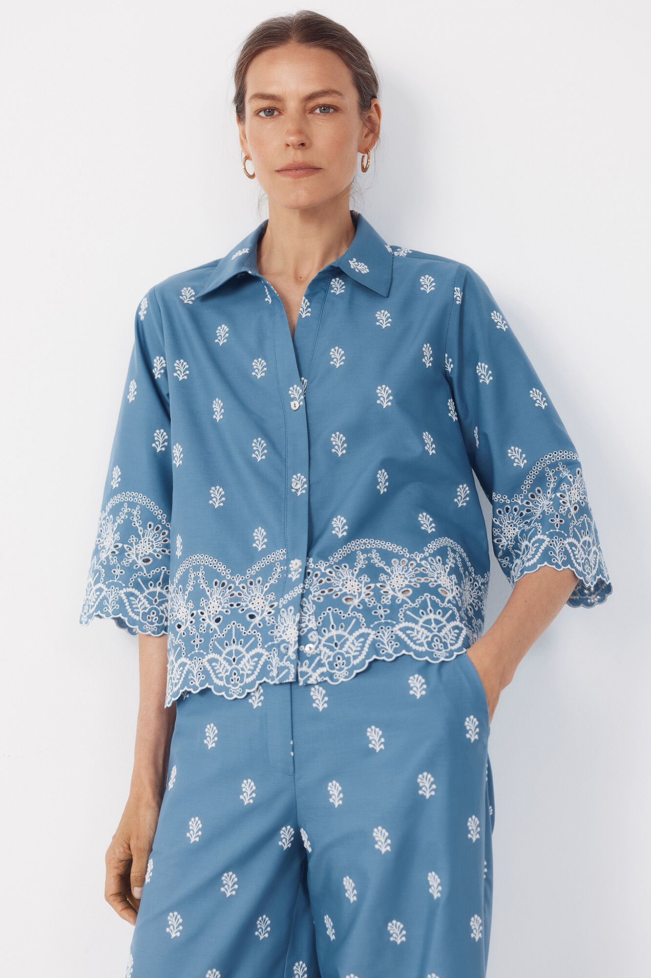 Cortefiel Camisa con detalles bordados