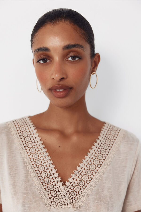Cortefiel Playera cuello en pico con pasamaner&iacute;a Beige
