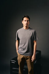 OOTO Camiseta b&aacute;sica con bordado avi&oacute;n Gris