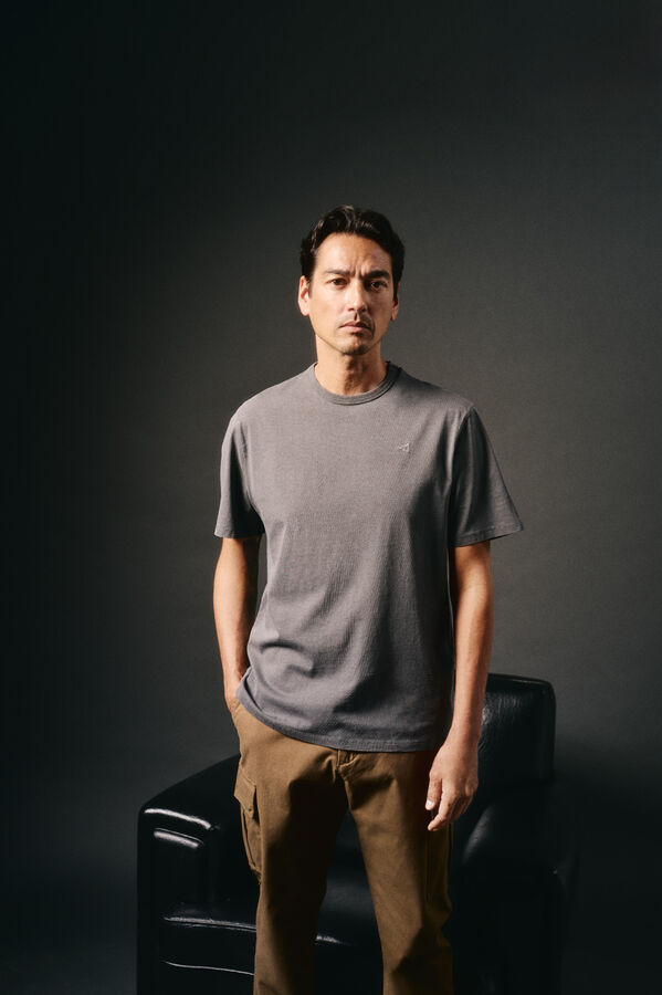 OOTO Camiseta b&aacute;sica con bordado avi&oacute;n Gris