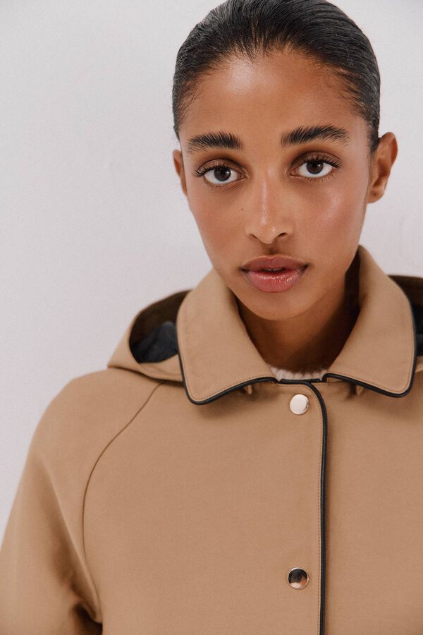 Cortefiel Gabardina con tejido satinado Arena