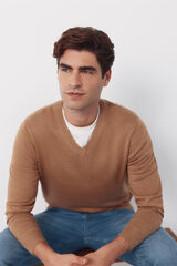 Cortefiel Jersey punto algod&oacute;n cuello pico b&aacute;sico Camel