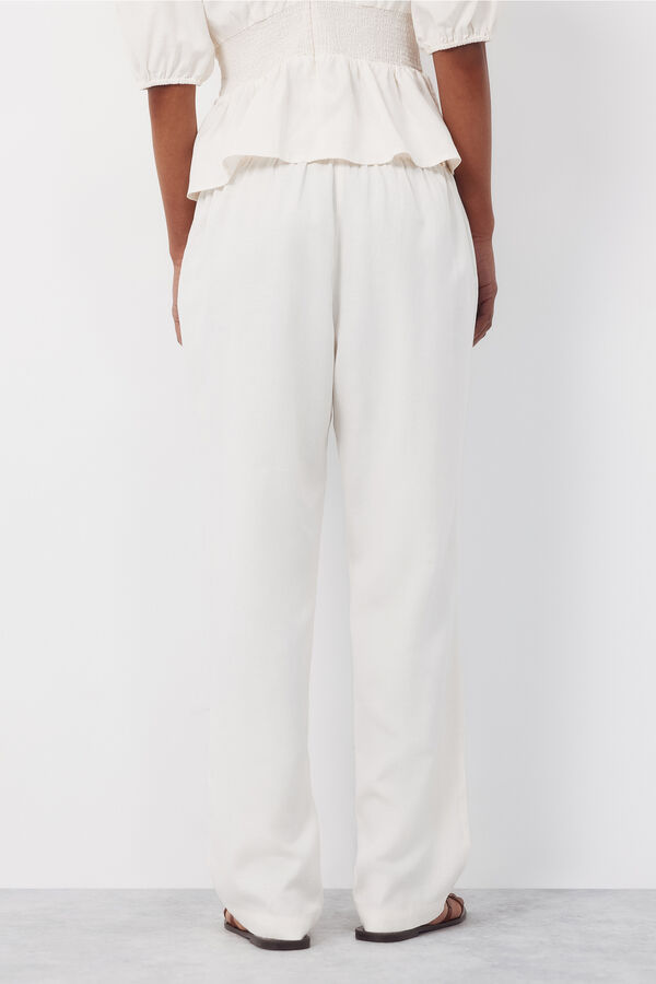 Cortefiel Pantal&oacute;n con cintur&oacute;n Marfil
