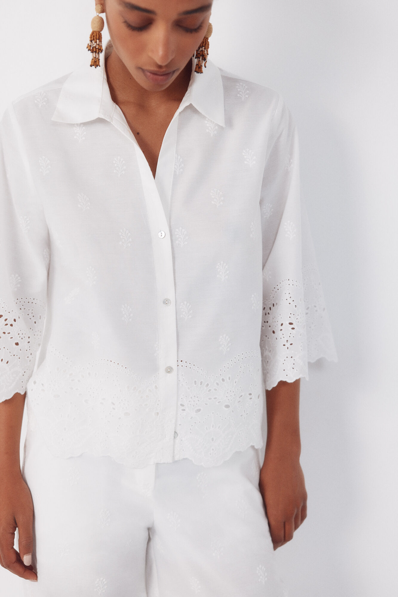 Cortefiel Camisa con detalles bordados