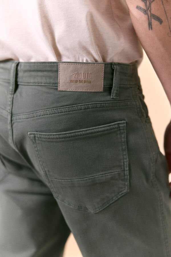 OOTO Pantal&oacute;n 5 bolsillos color slim Kaki