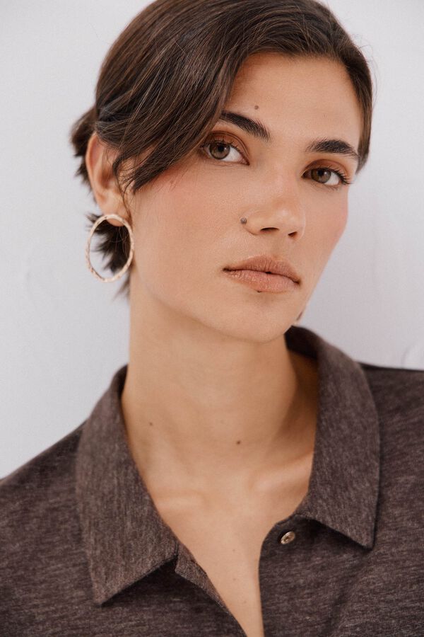 Cortefiel Camisa el&aacute;stica con botones Marr&oacute;n oscuro