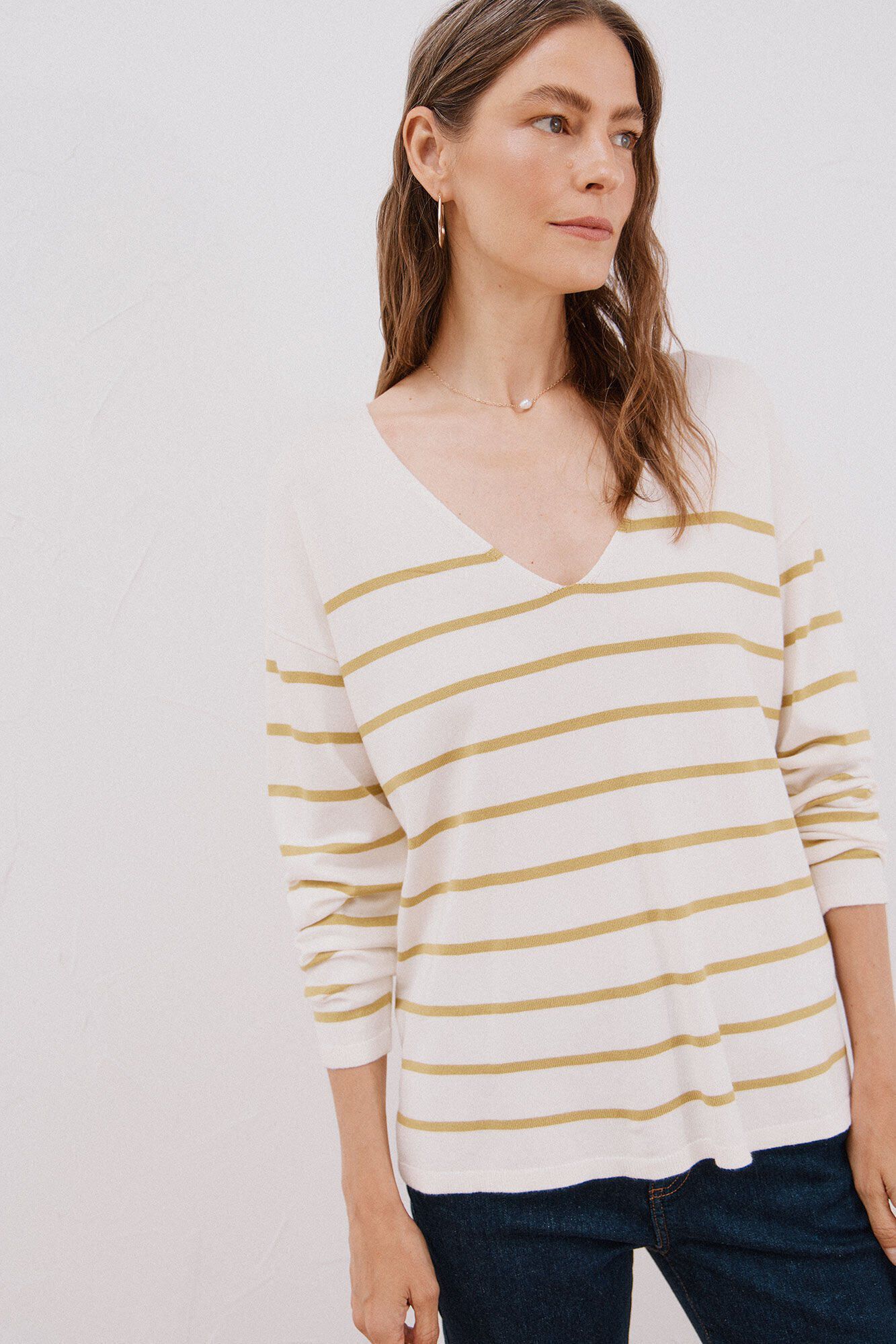 Cortefiel Su&eacute;ter escote pico