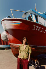 Hoss Intropia Capri. Blusa bordado floral Kaki