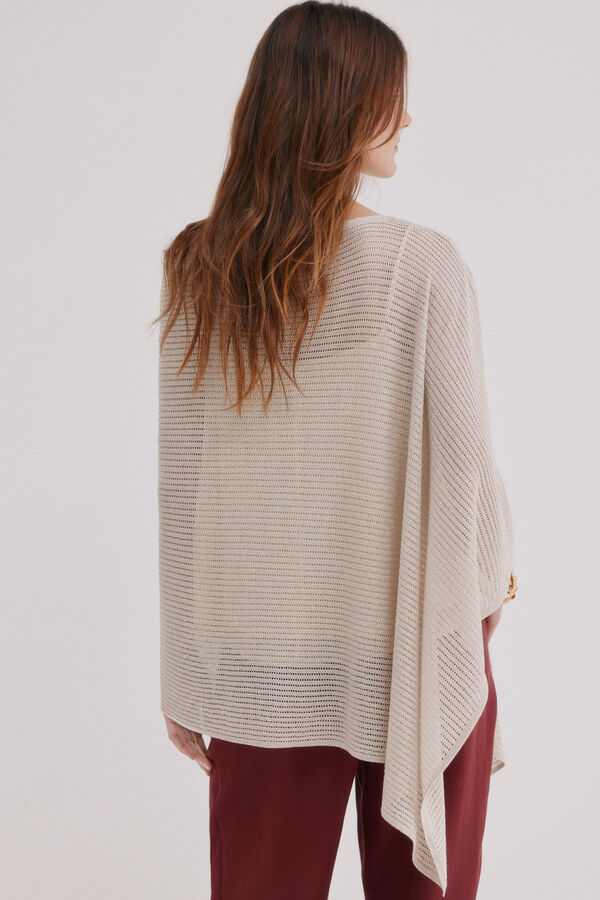 Hoss Intropia Ilduara. Capa asim&eacute;trica de punto Beige