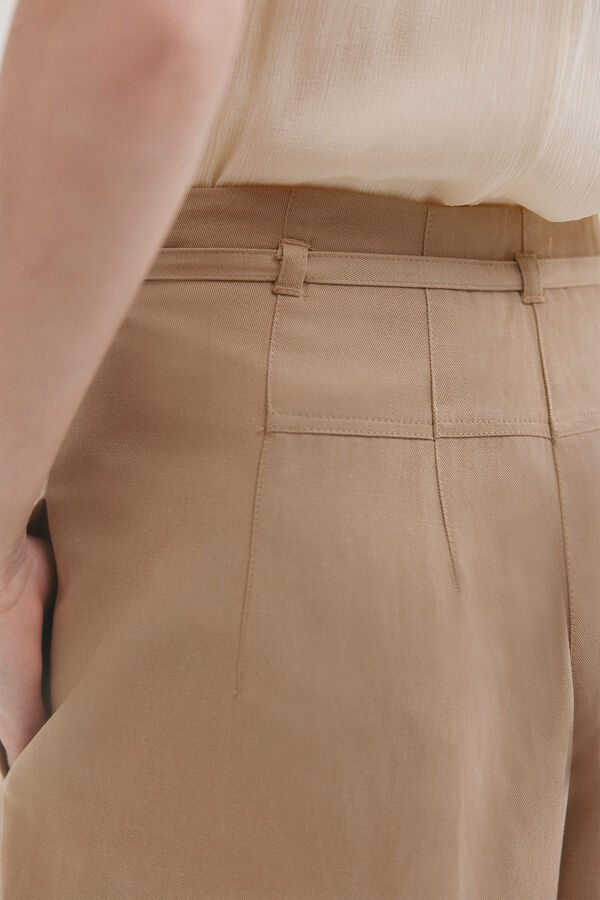 Hoss Intropia Poppy. Pantal&oacute;n flu&iacute;do con pinzas Marfil