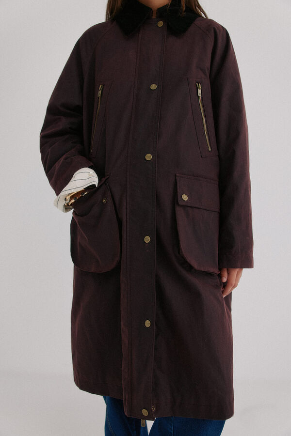 Hoss Intropia Damaris. Gabardina con bolsillos Granate