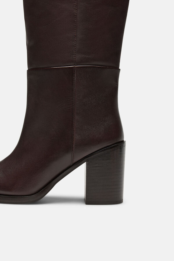 Hoss Intropia Melisa. Bota alta de piel con tac&oacute;n Marron