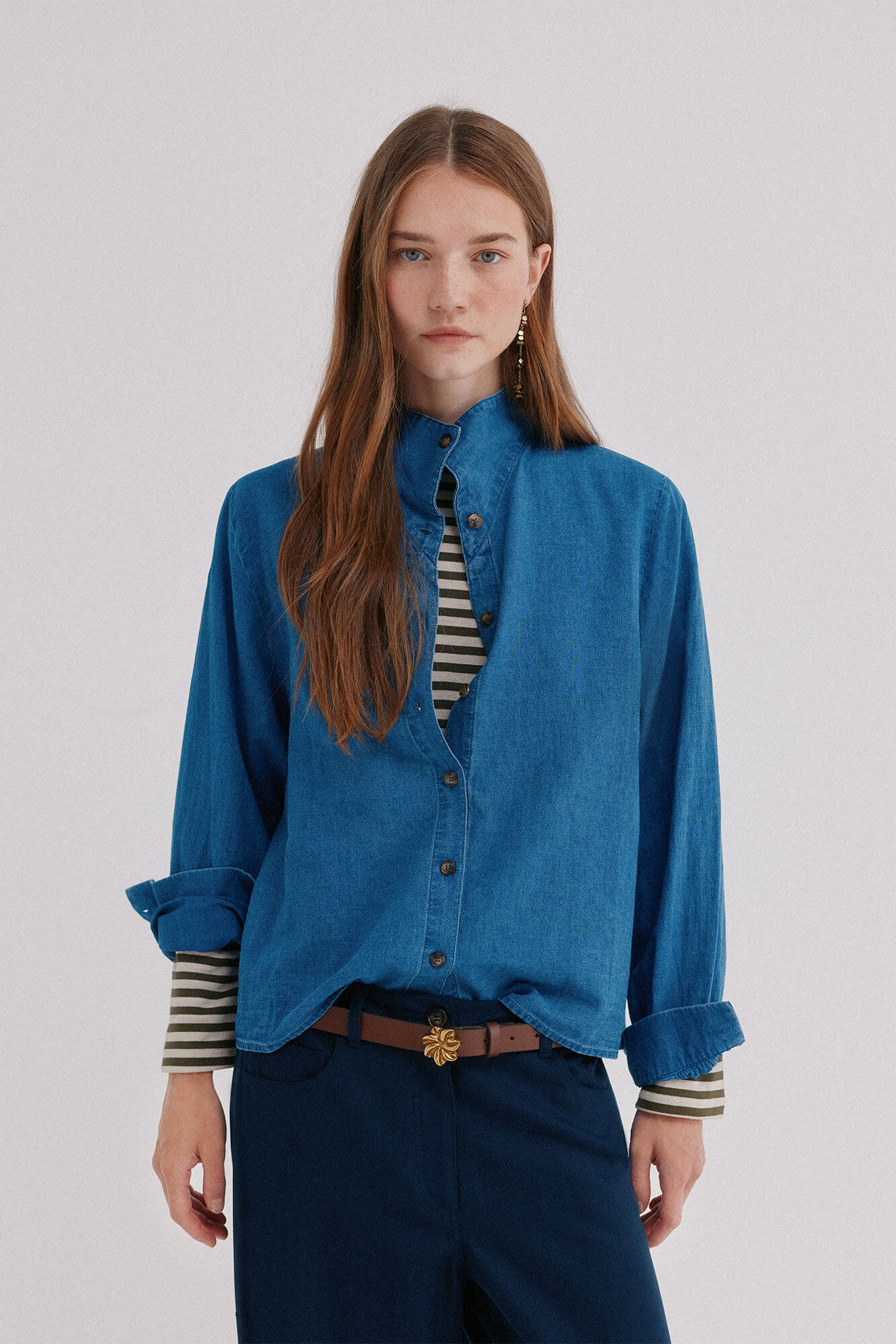 Hoss Intropia Coria. Camisa denim