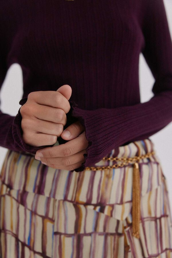 Hoss Intropia Nidia. Top con detalle de ondas Granate