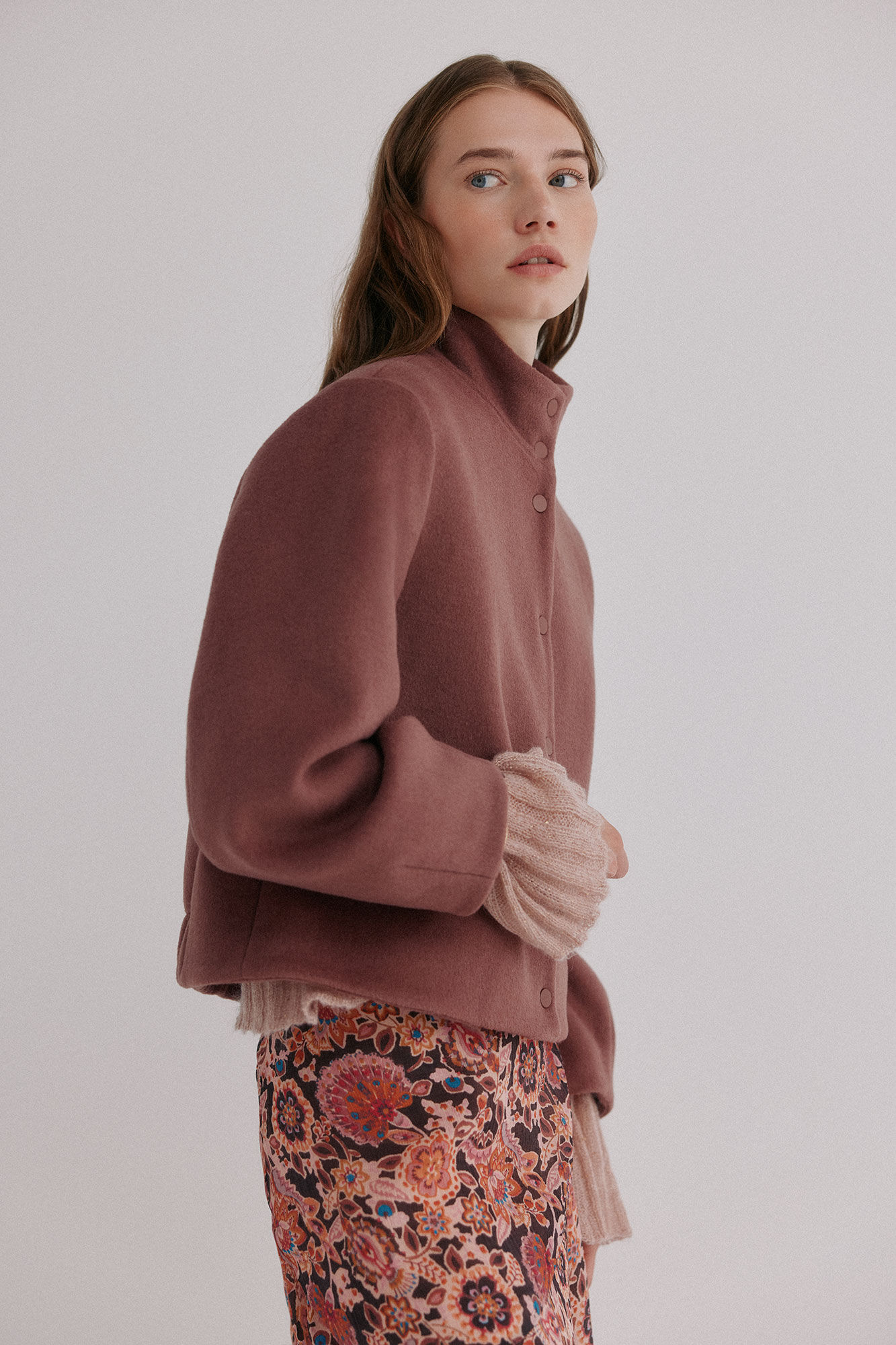 Hoss Intropia Federica. Abrigo corto