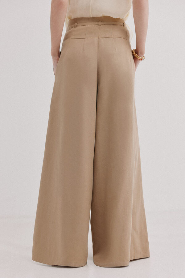 Hoss Intropia Poppy. Pantal&oacute;n flu&iacute;do con pinzas Marfil