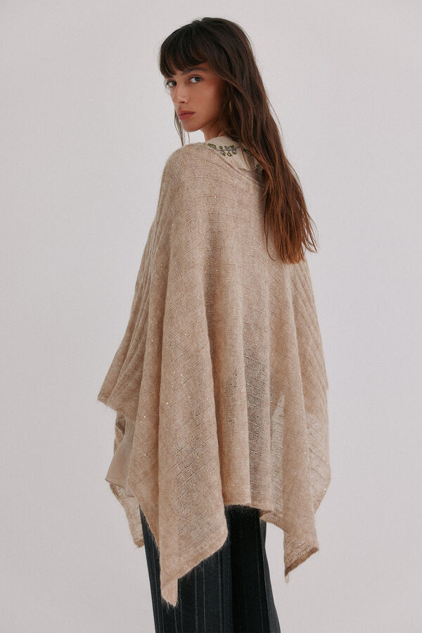 Hoss Intropia N&auml;elle. Capa de punto Beige