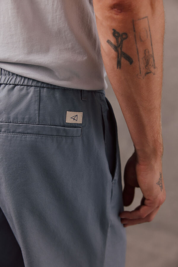 OOTO Chino de goma regular Gris