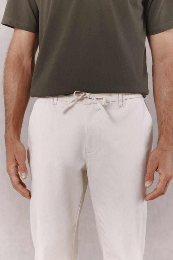 OOTO Chino de goma regular Marfil