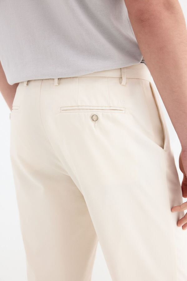 Pedro del Hierro Pantal&oacute;n estructura dobby regular Crudo
