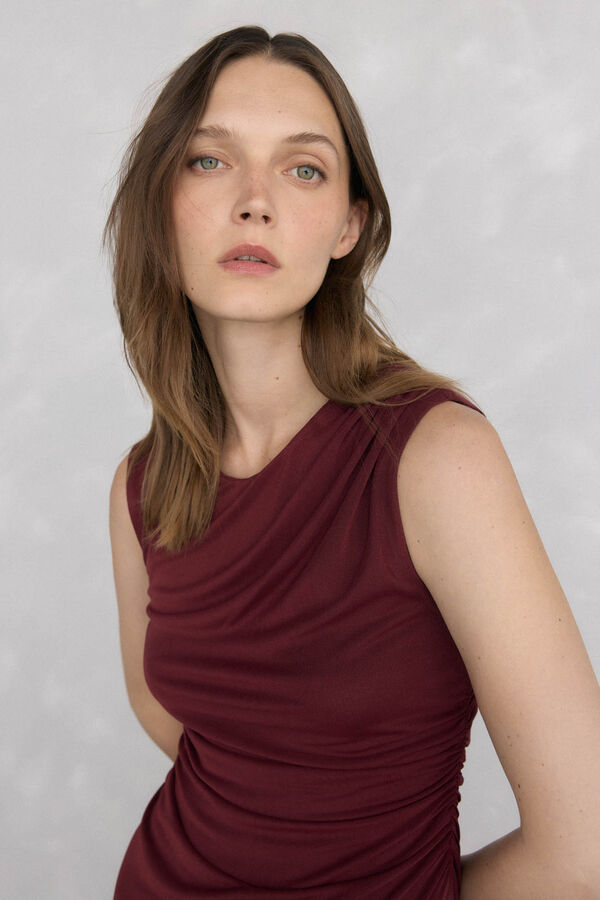 Pedro del Hierro Vestido midi recto de tul con frunces Burdeos