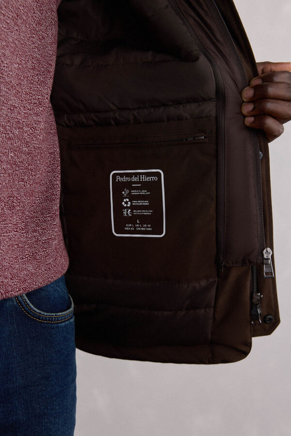 Pedro del Hierro Chaqueta vistas cremallera repelente al agua Marr&oacute;n