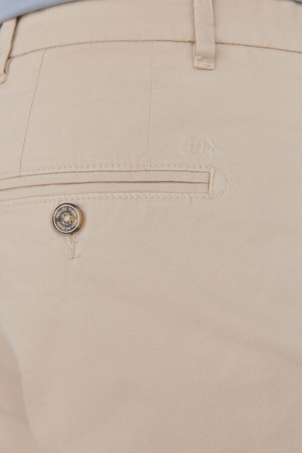 Pedro del Hierro Pantal&oacute;n premium chino ligero regular fit Beige