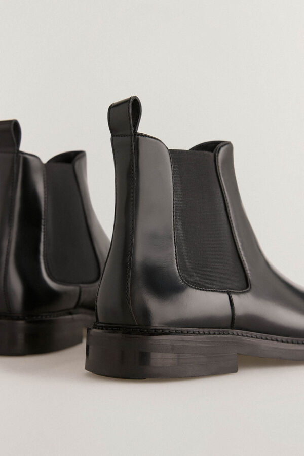 Pedro del Hierro Bota de piel con el&aacute;sticos laterales Negro