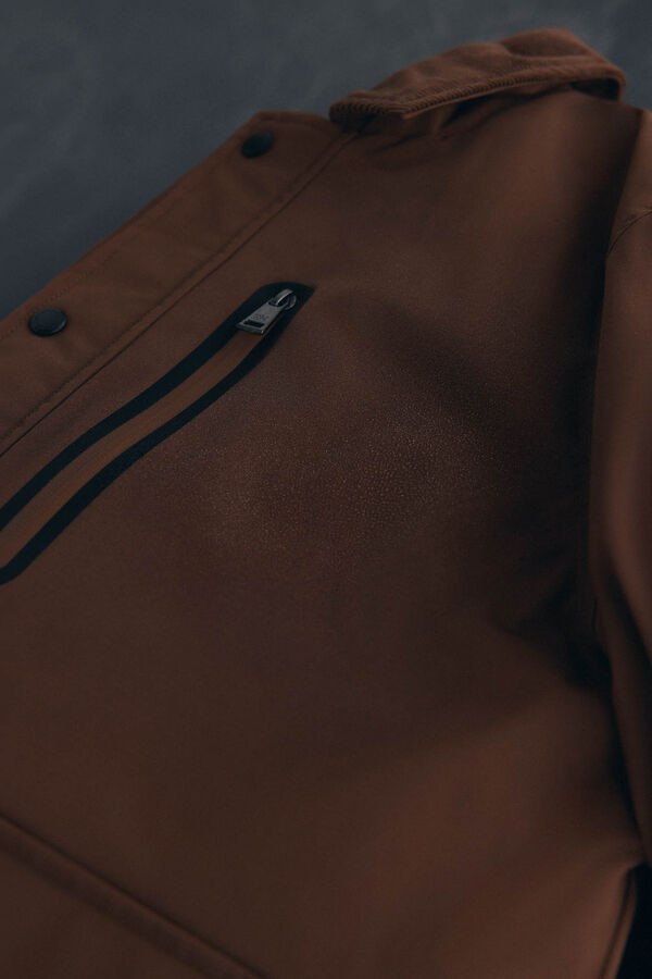 Pedro del Hierro Chamarra con cuello de lana Marr&oacute;n