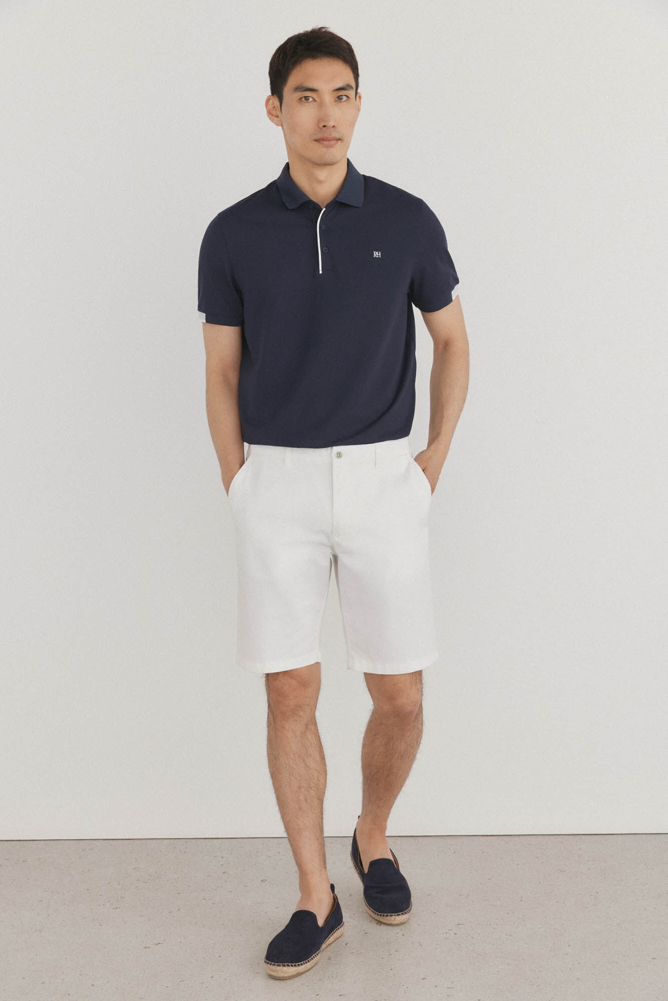 Pedro del Hierro Polo con pu&ntilde;os a contraste