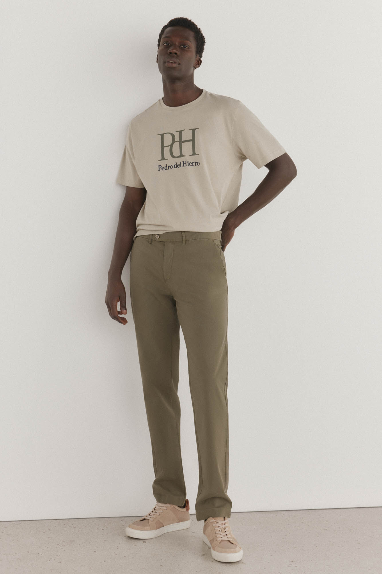 Pedro del Hierro Pantal&oacute;n premium chino ligero slim fit