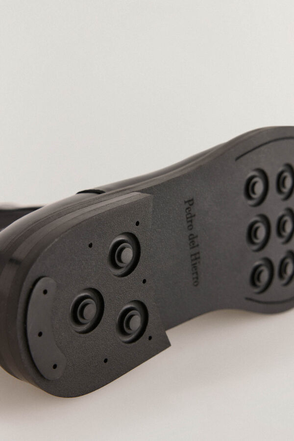 Pedro del Hierro Bota de piel con el&aacute;sticos laterales Negro