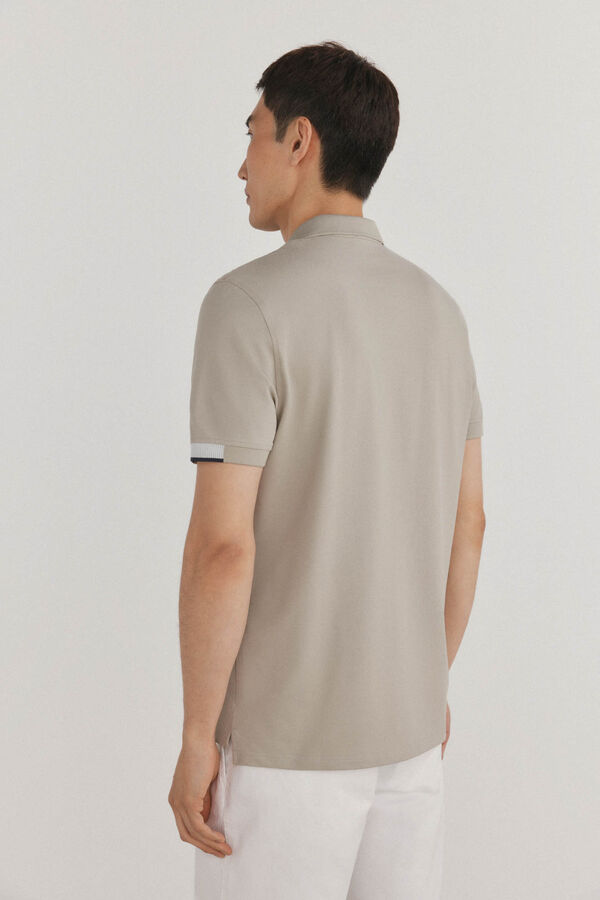 Pedro del Hierro Polo pu&ntilde;os contraste Verde