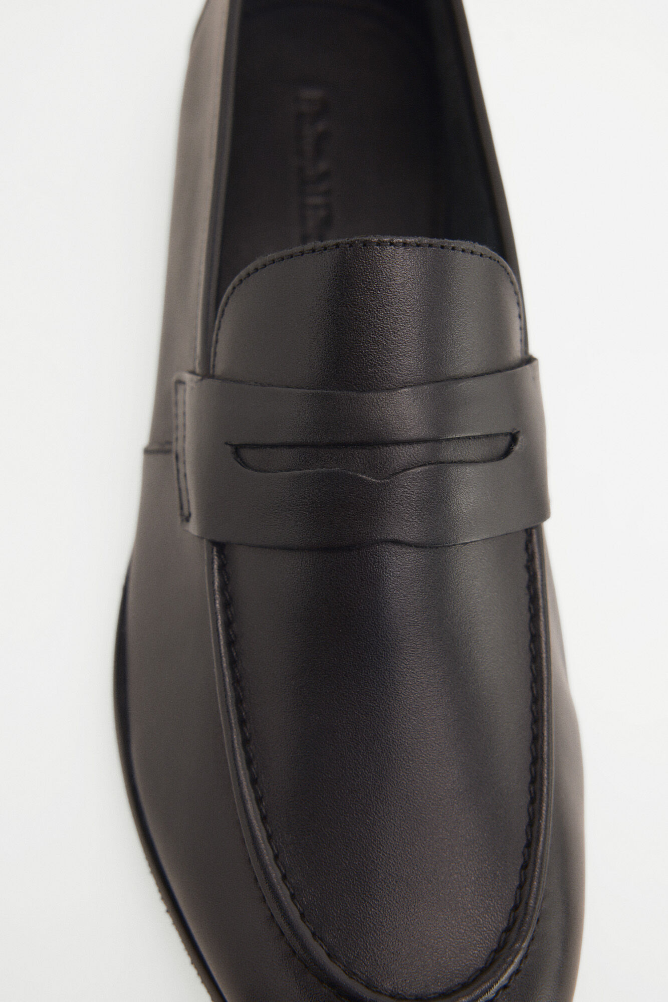 Pedro del Hierro Mocas&iacute;n piel