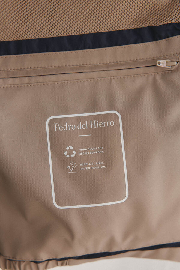 Pedro del Hierro Cazadora t&eacute;cnica ligera Beige