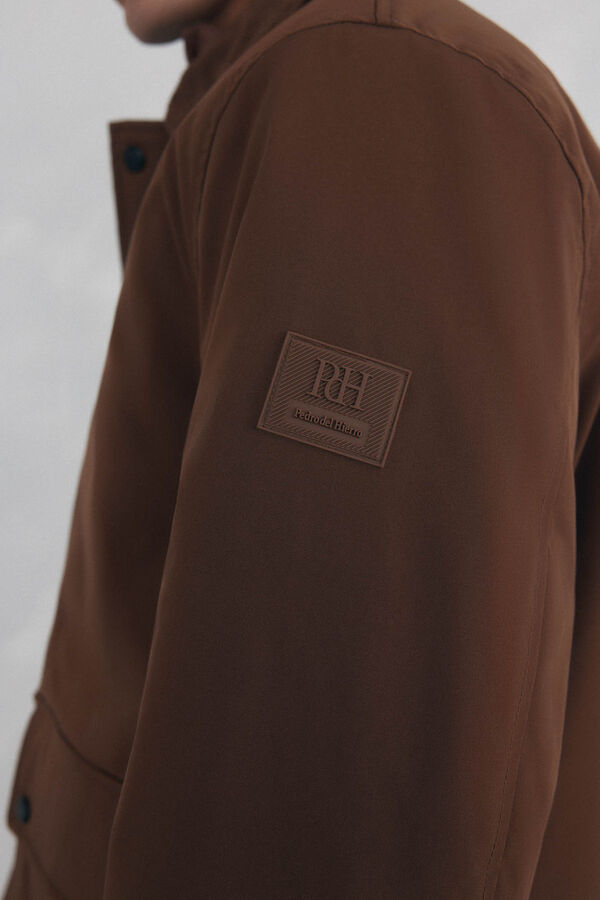 Pedro del Hierro Chamarra con cuello de lana Marr&oacute;n