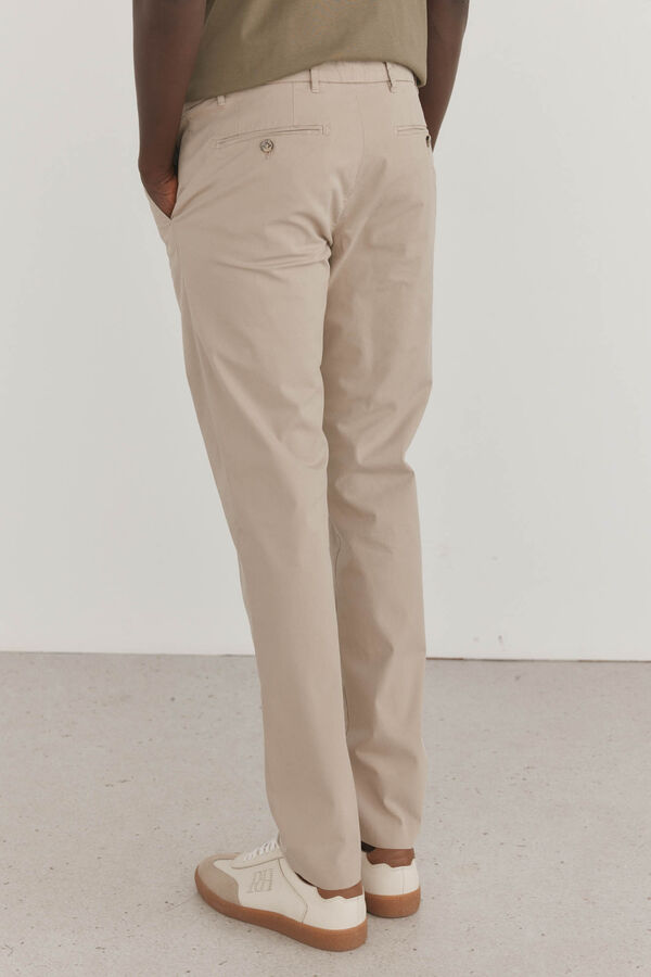 Pedro del Hierro Pantal&oacute;n premium chino ligero slim fit Beige