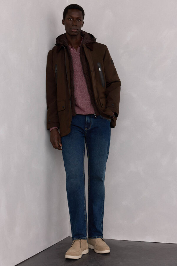 Pedro del Hierro Chaqueta vistas cremallera repelente al agua Marr&oacute;n