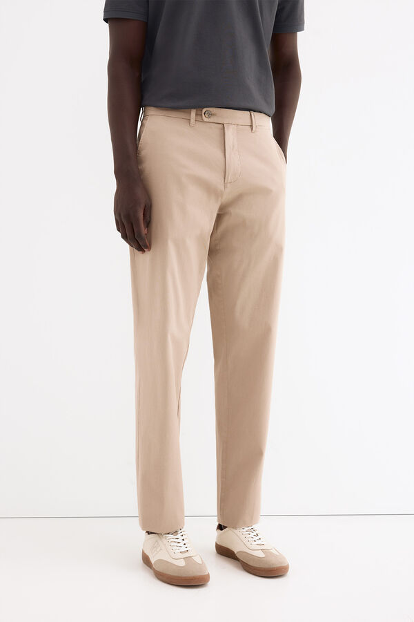 Pedro del Hierro Pantal&oacute;n chino estructura regular fit Beige