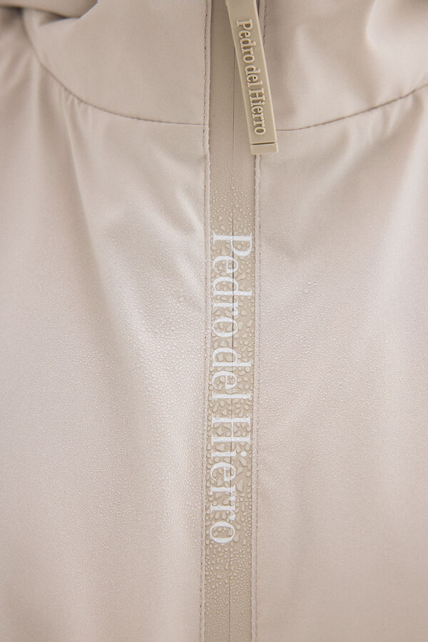 Pedro del Hierro Cazadora t&eacute;cnica ligera con capucha Beige