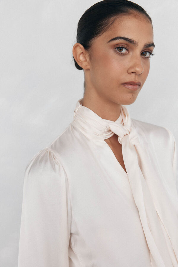 Pedro del Hierro Blusa satinada con lazo Beige