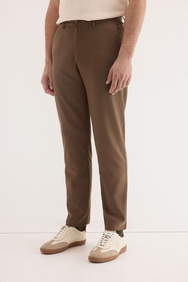 Pedro del Hierro Pantal&oacute;n lino worker regular Marr&oacute;n