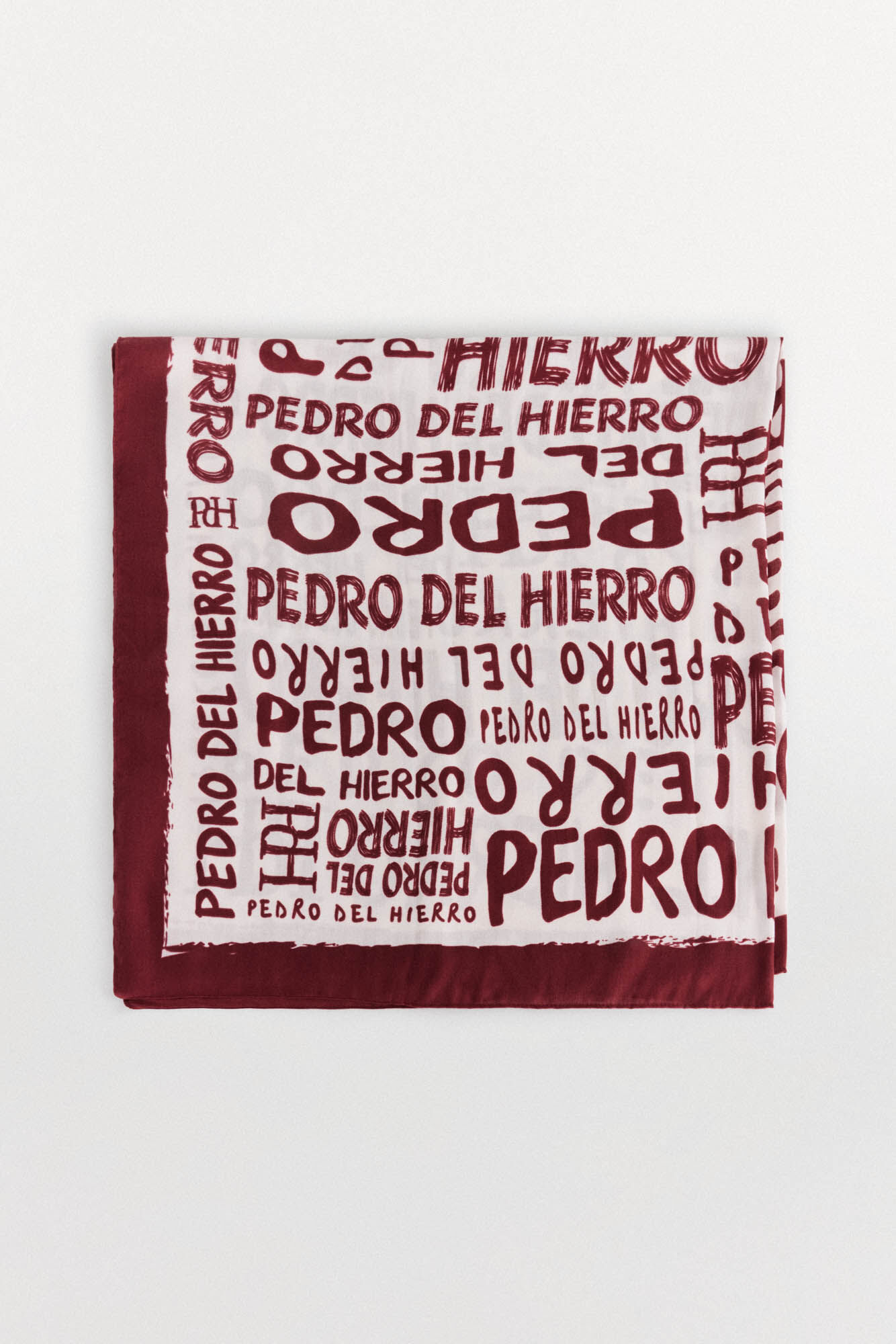 Pedro del Hierro Chal de doble logo color
